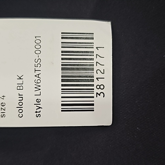 * NWT Lululemon Lab Limited Edition Exclusive Union Crop - Size 4 - Black - Picture 5 of 9